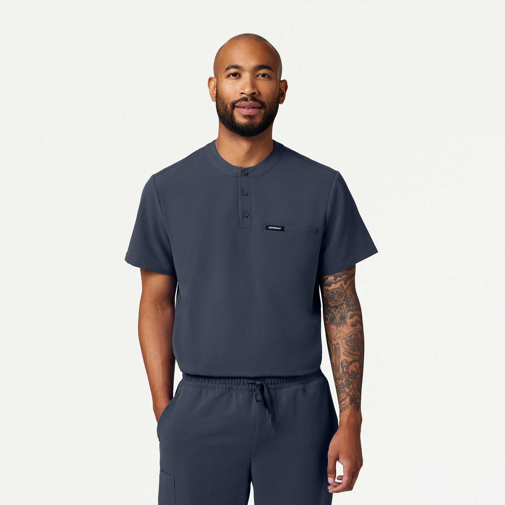 Reeve Henley Scrub Top - Carbon Gray